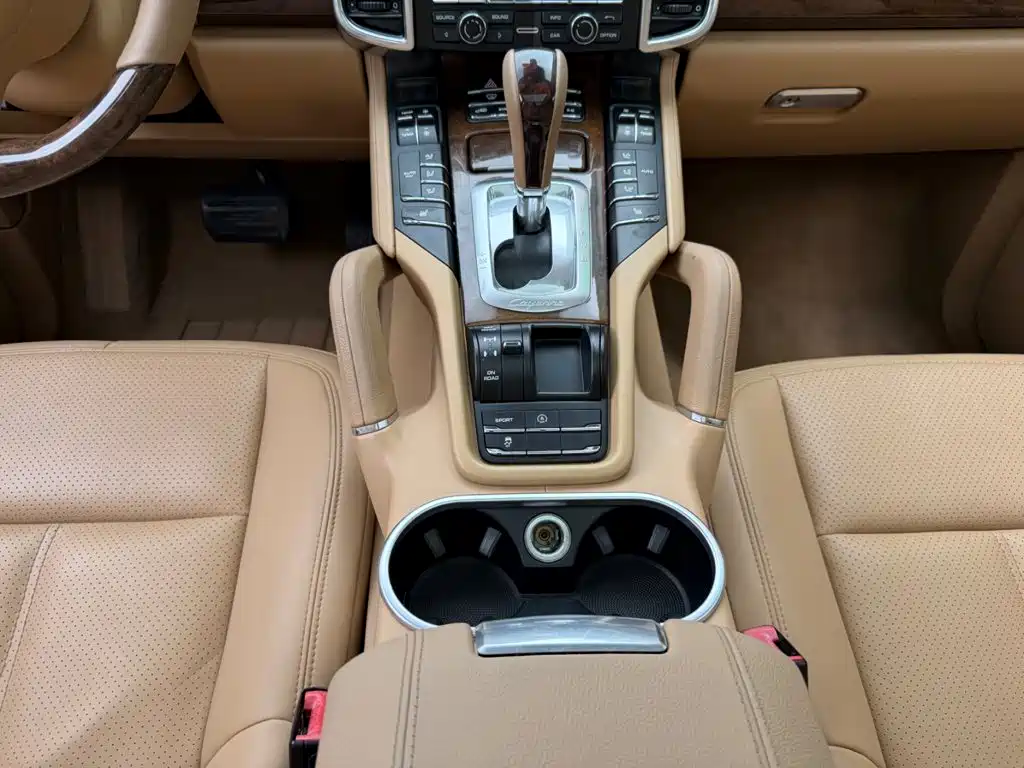 Porsche Cayenne — миниатюра 7