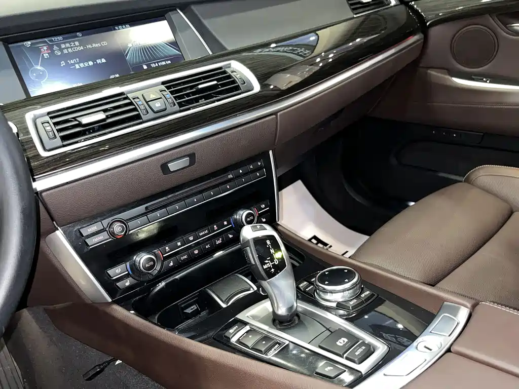 BMW 5 Series GT — миниатюра 8