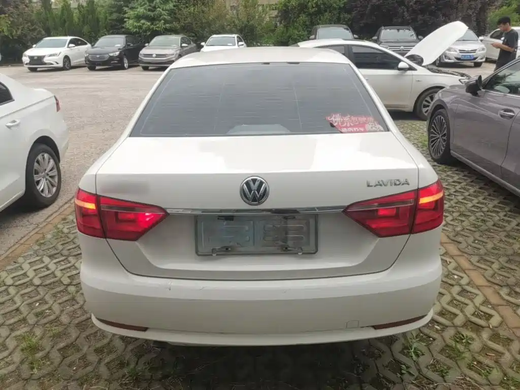 Volkswagen Lavida — миниатюра 6