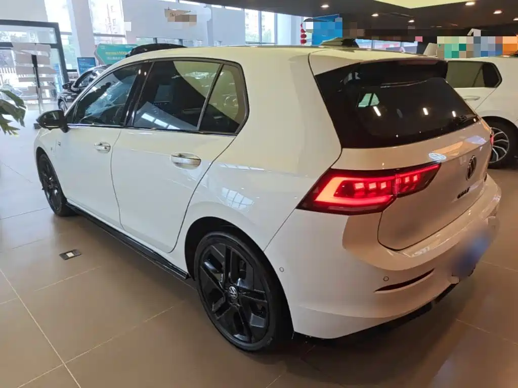 Volkswagen Golf 2025 300TSI R-Line