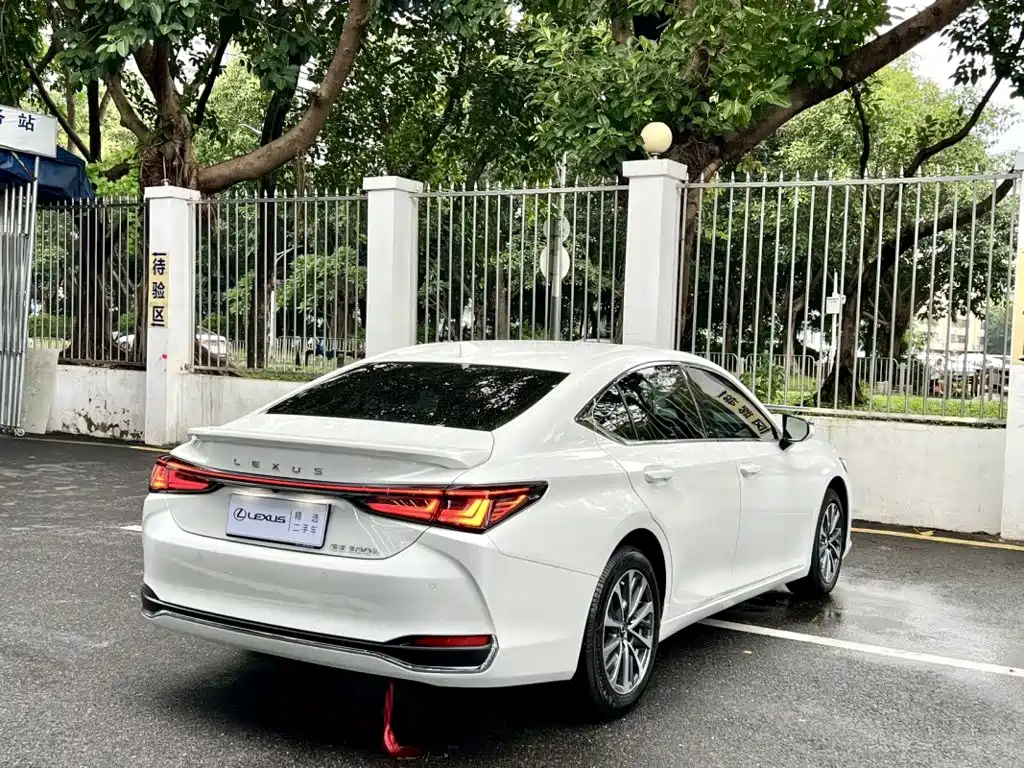 Lexus ES — миниатюра 7