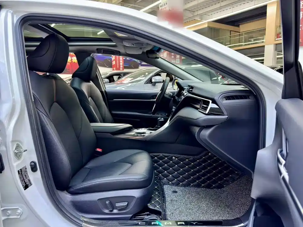 Toyota Camry — миниатюра 12