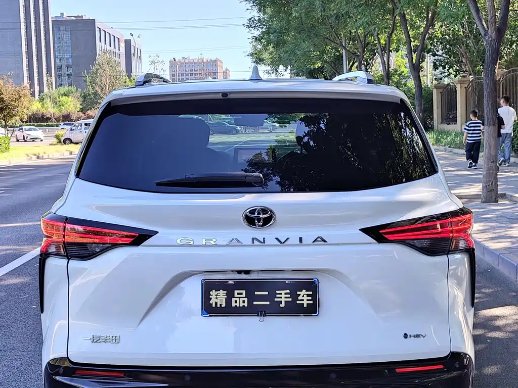 Toyota Granvia — миниатюра 30