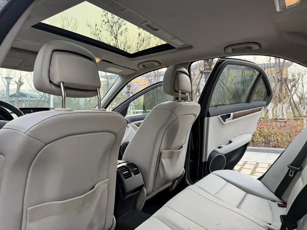 Mercedes-Benz C-Class — миниатюра 7