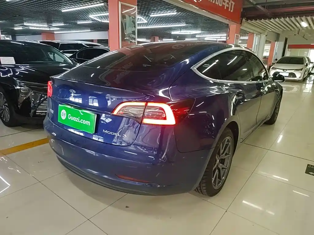 Tesla Model 3 — миниатюра 7