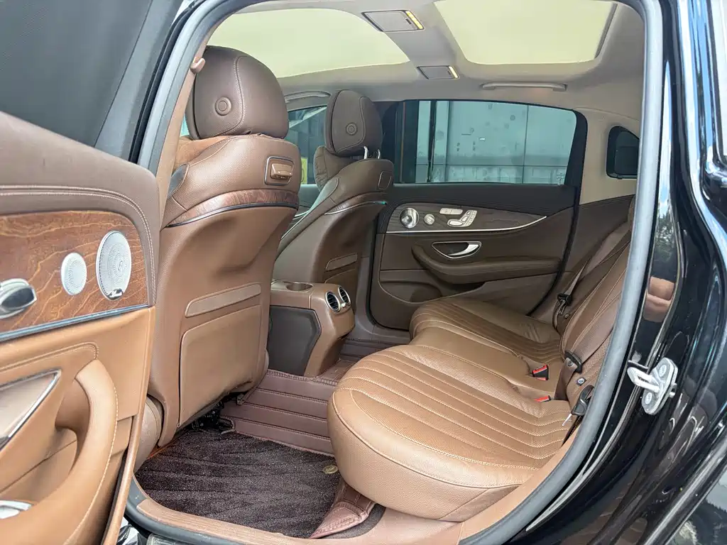 Mercedes-Benz E-Class — миниатюра 4