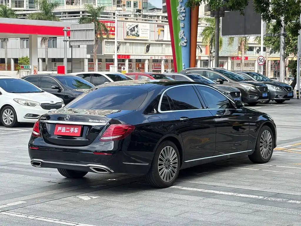 Mercedes-Benz E-Class — миниатюра 7