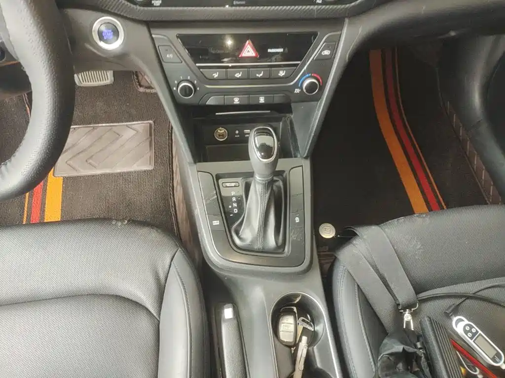 Hyundai Elantra — миниатюра 14