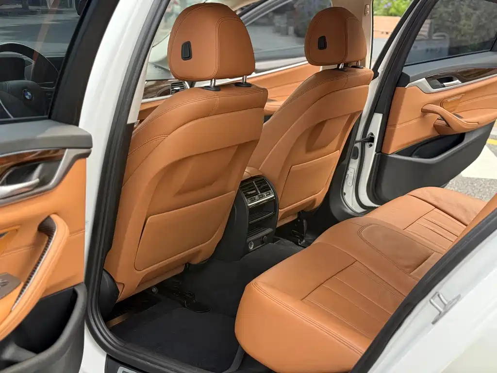 BMW 5 Series — миниатюра 6