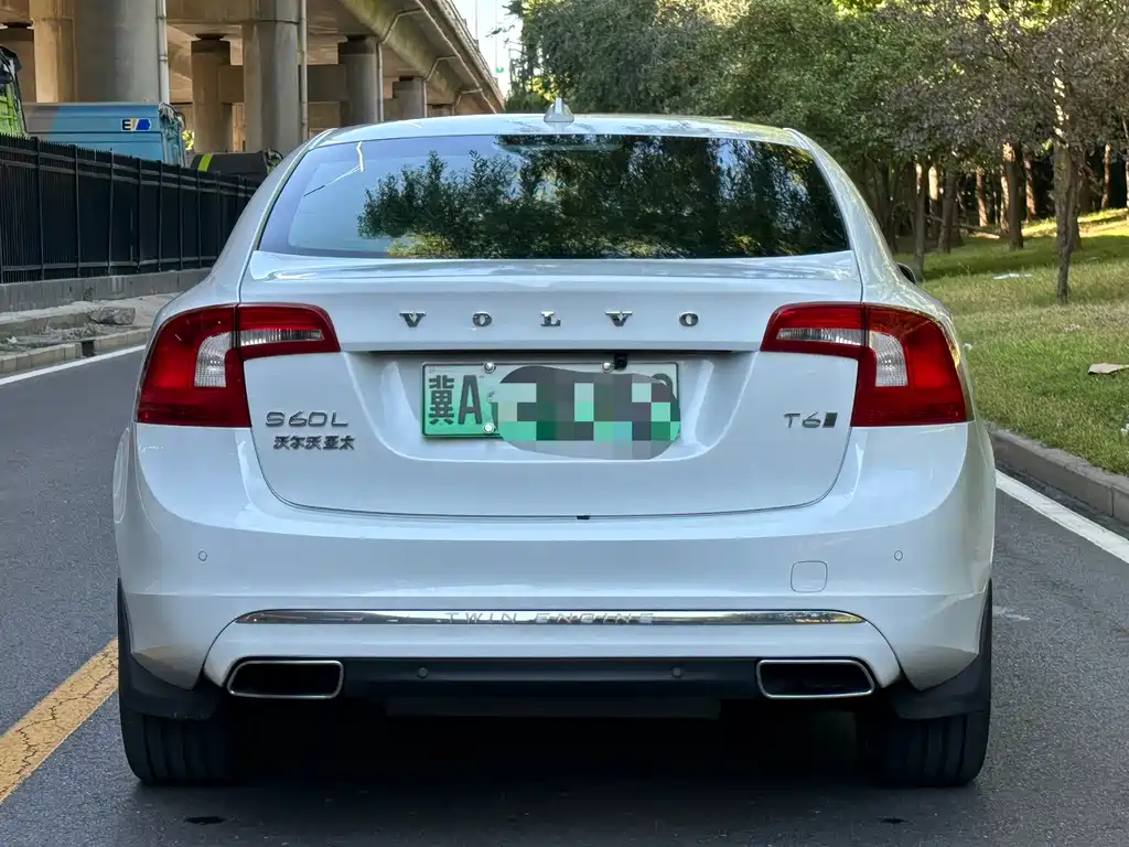 Volvo S60 PHEV — миниатюра 5