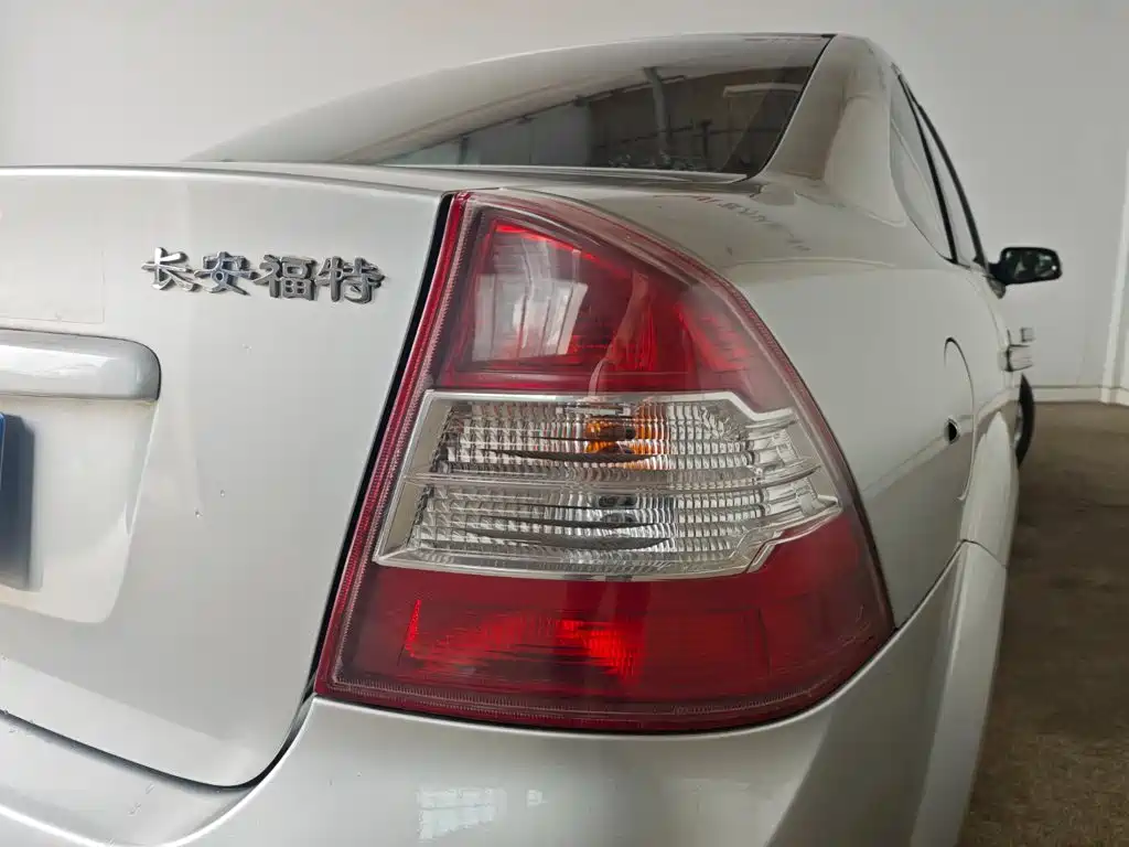 Ford Focus — миниатюра 11