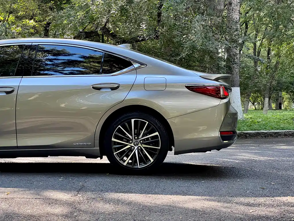 Lexus ES — миниатюра 15