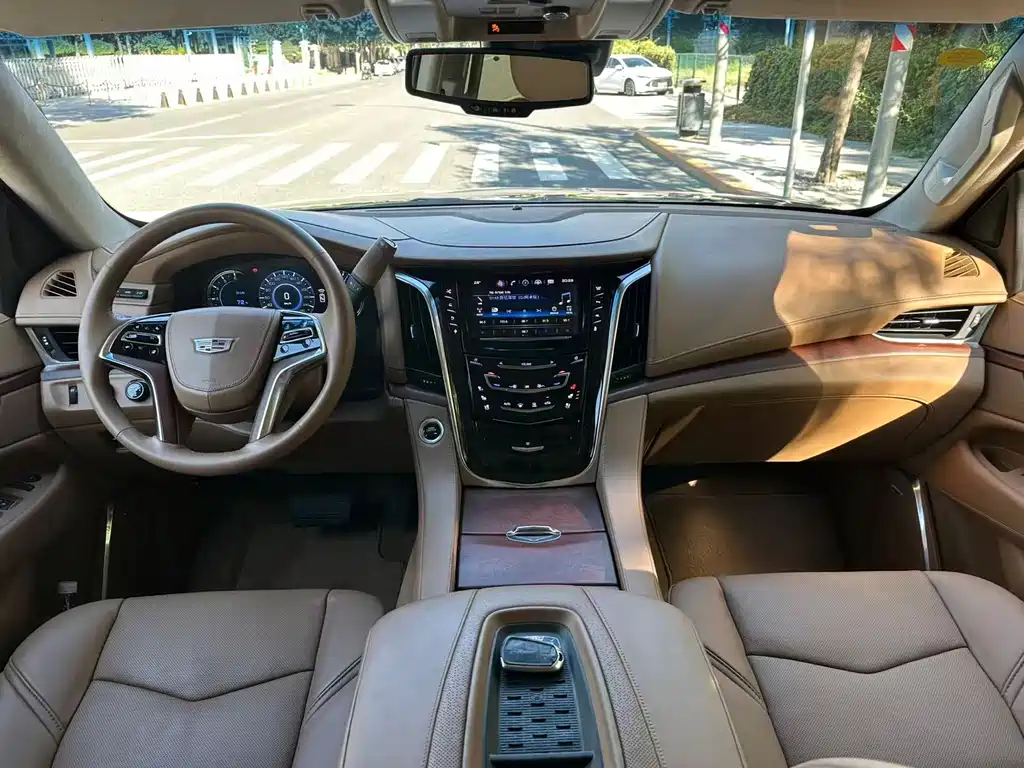Cadillac Escalade — миниатюра 14