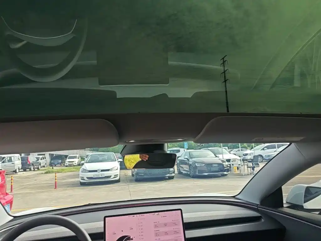 Tesla Model 3 — миниатюра 18