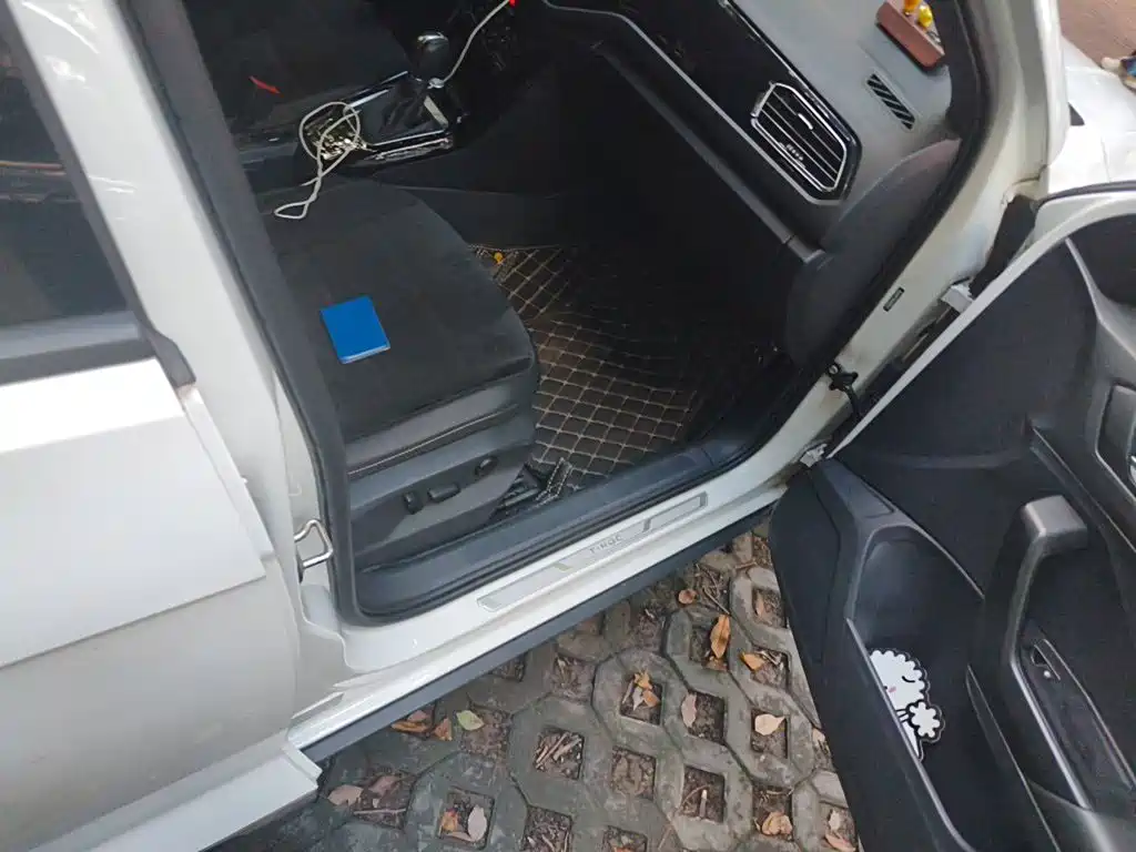 Volkswagen T-Roc — миниатюра 18