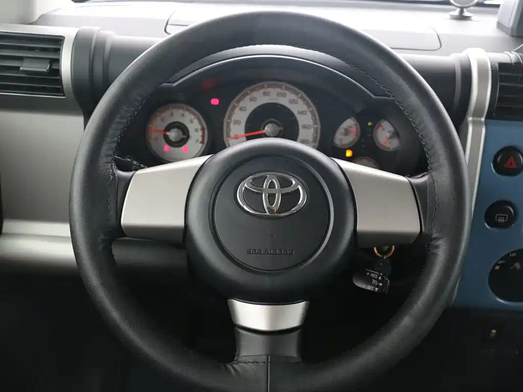 Toyota FJ Cruiser — миниатюра 5
