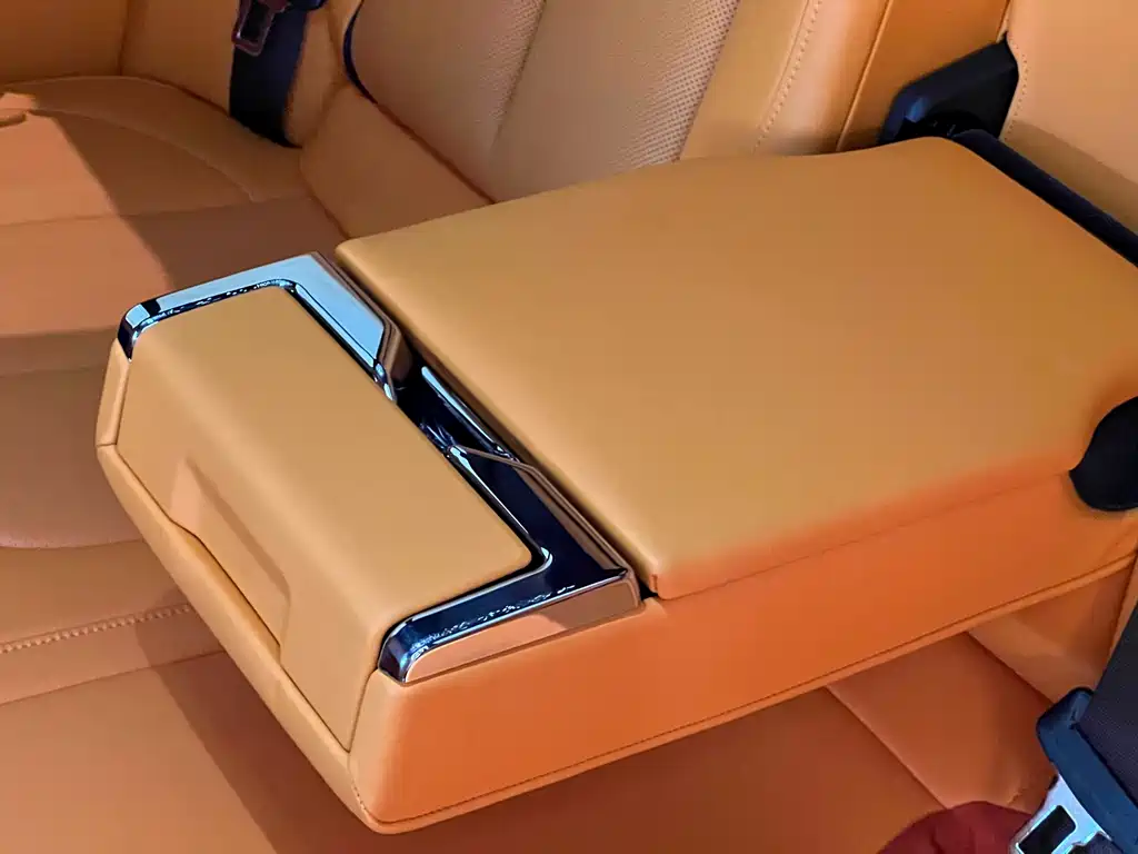 Rolls-Royce Cullinan — миниатюра 20