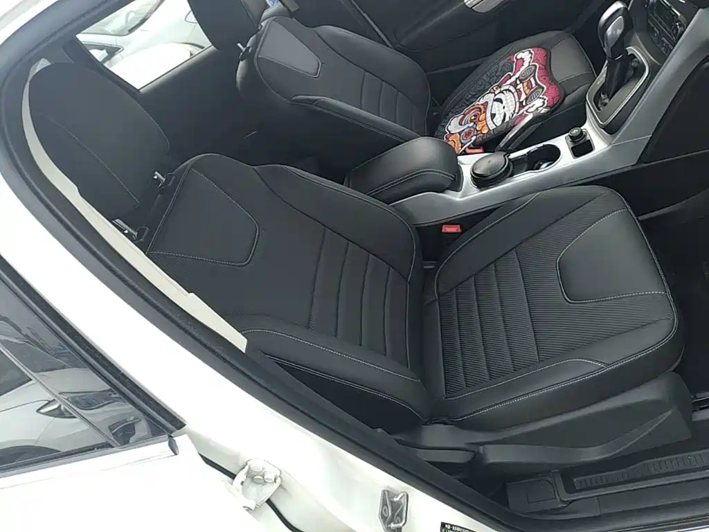 Ford Kuga — миниатюра 25