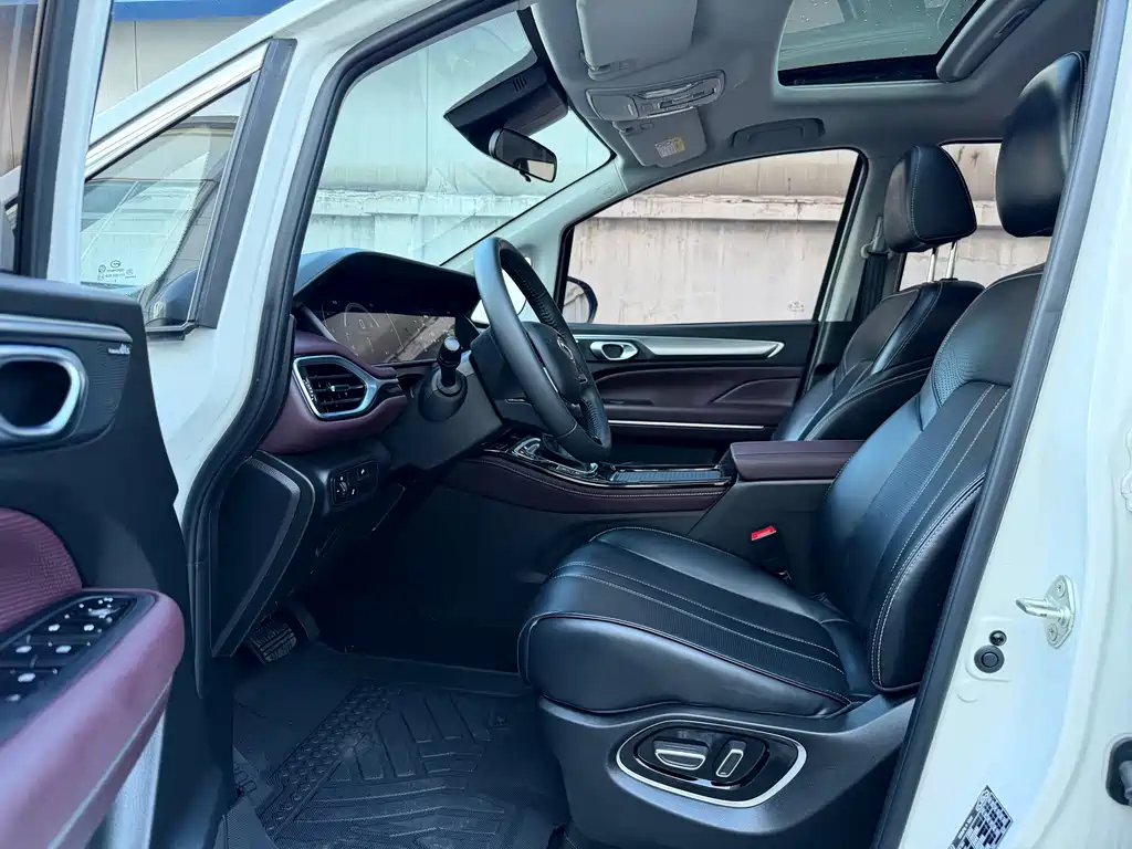 GAC Motor Trumpchi M6 — миниатюра 4