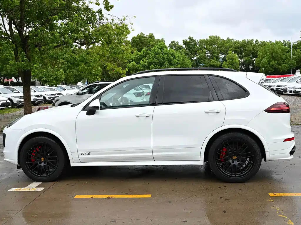 Porsche Cayenne — миниатюра 3