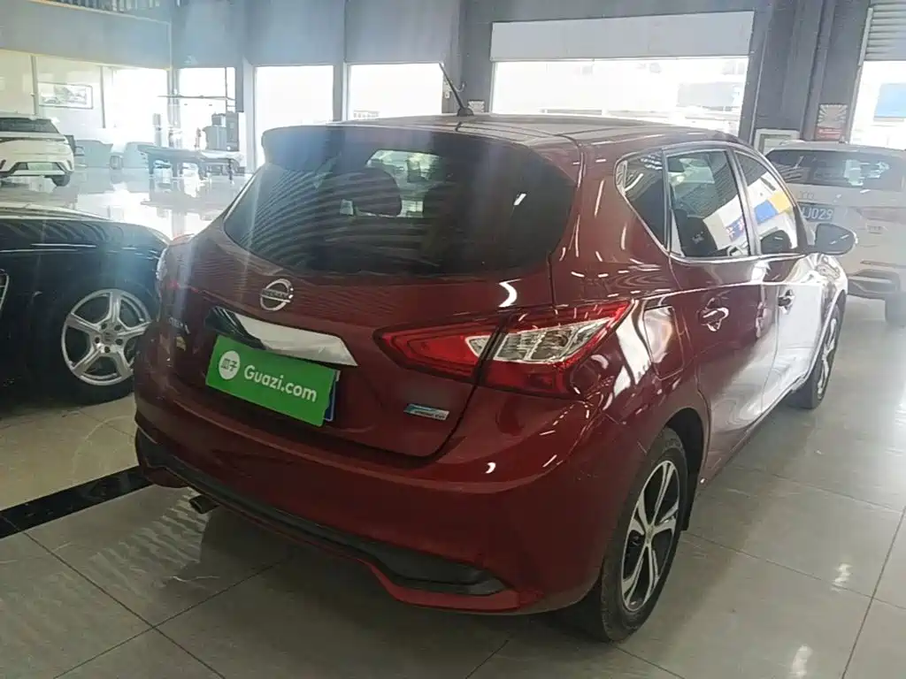 Nissan Tiida — миниатюра 7