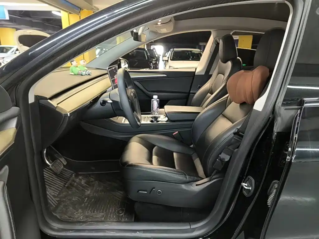 Tesla Model Y — миниатюра 15