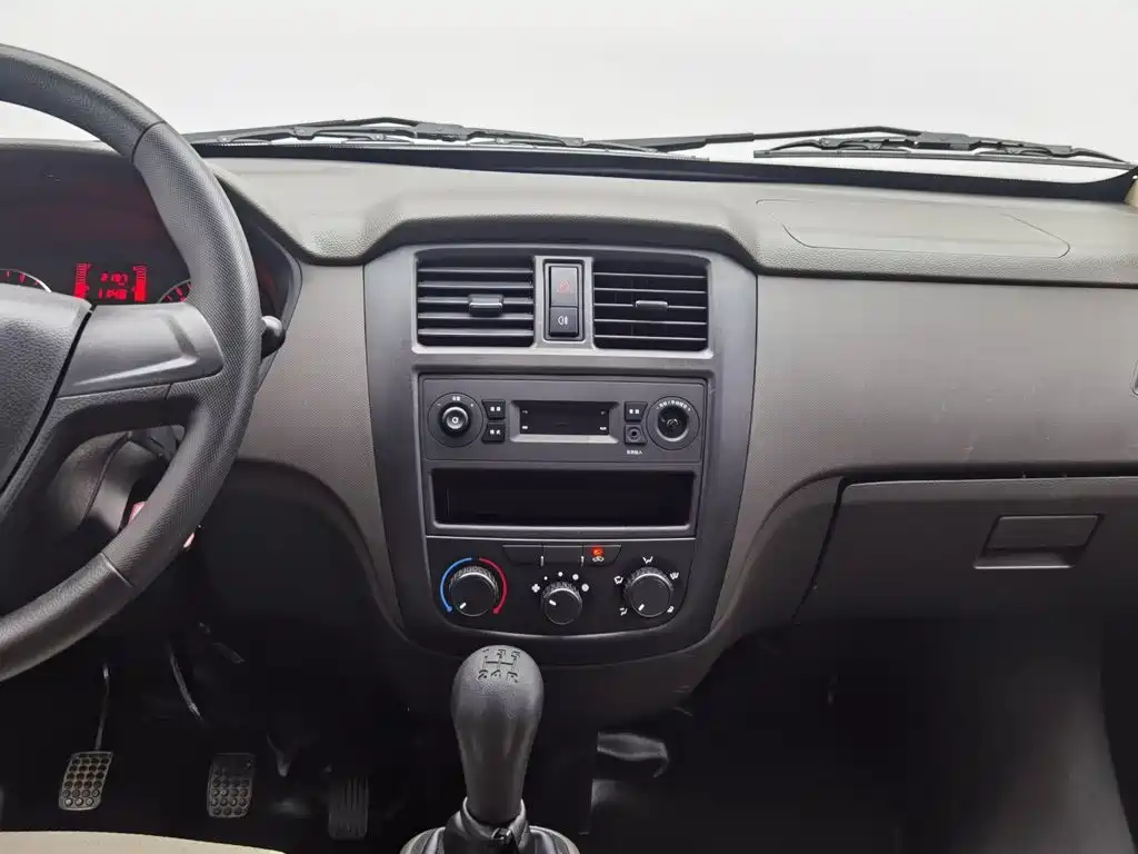 Wuling Rongguang S — миниатюра 12