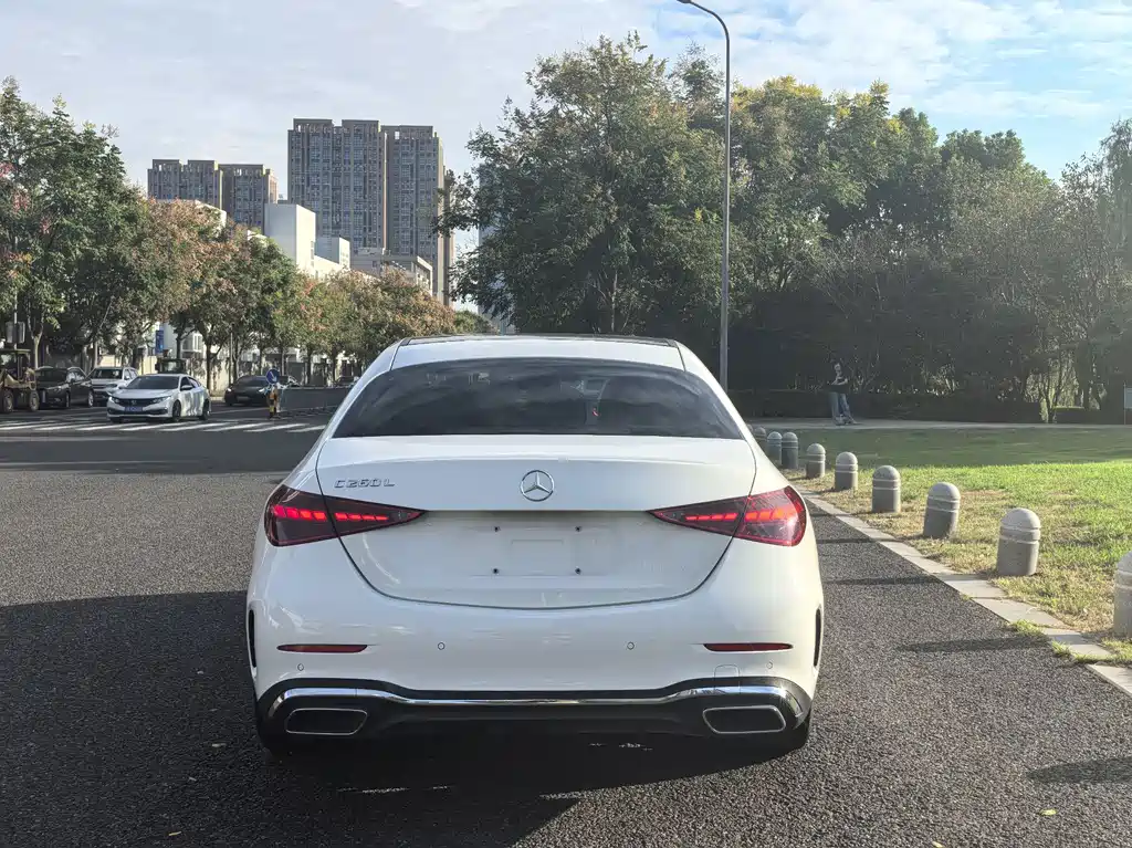 Mercedes-Benz C-Class — миниатюра 11
