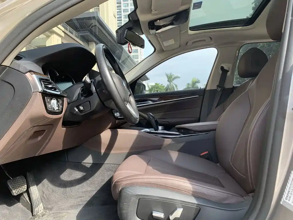 BMW 5 Series — миниатюра 7