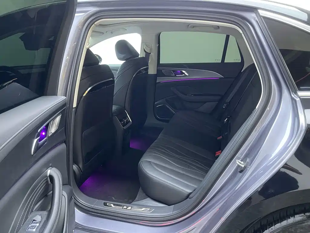 Hongqi Hongqi H5 — миниатюра 14