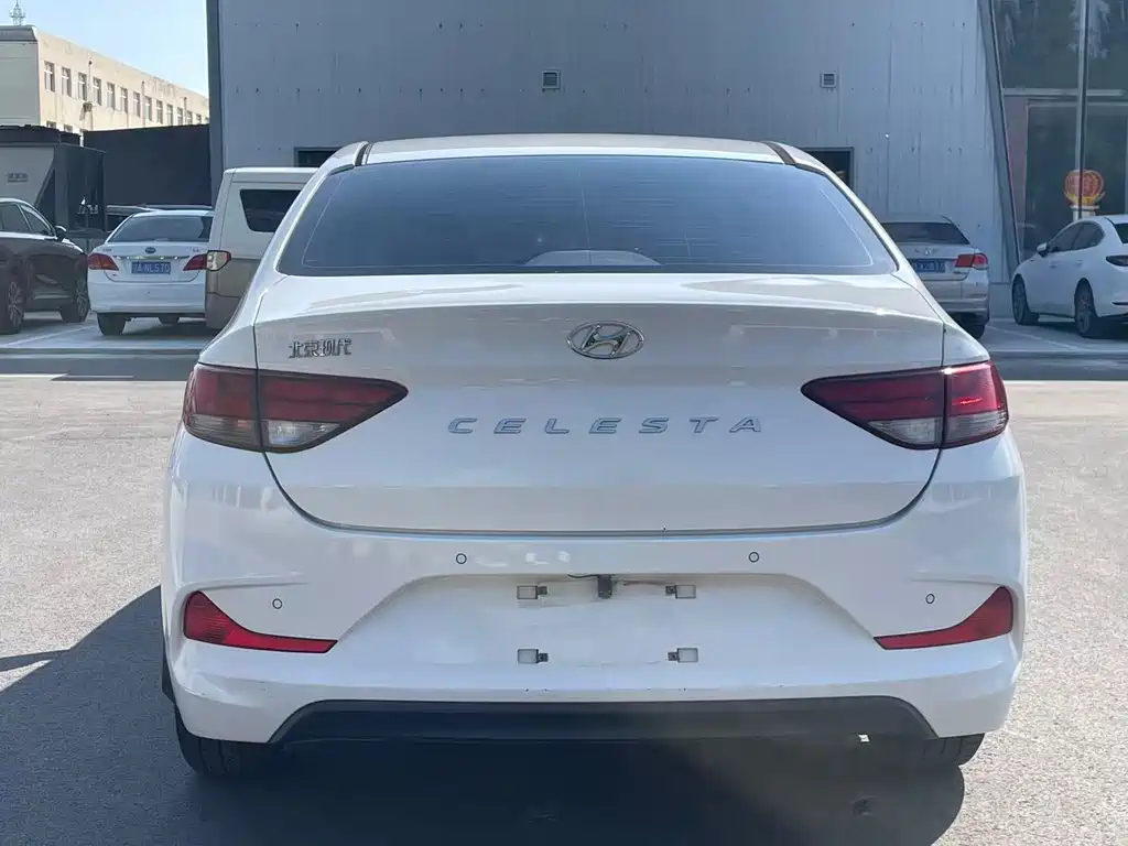 Hyundai Elantra — миниатюра 8