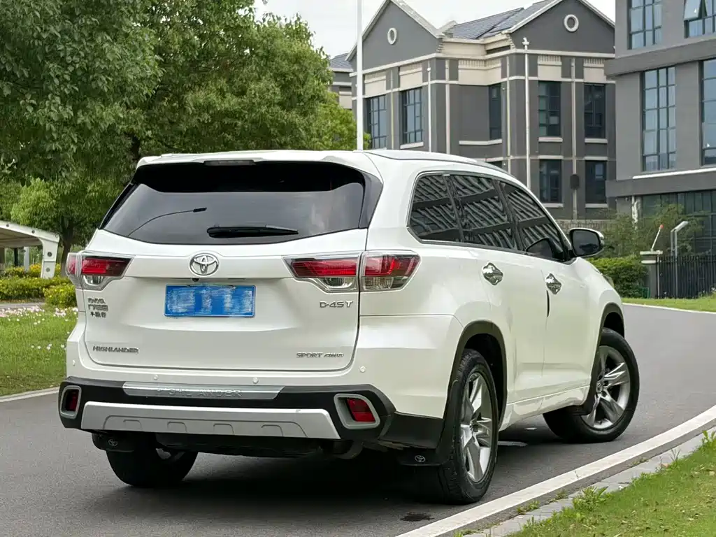 Toyota Highlander 2015 2.0T Luxury 7 мест