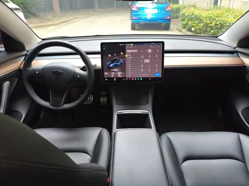 Tesla Model 3 — миниатюра 10