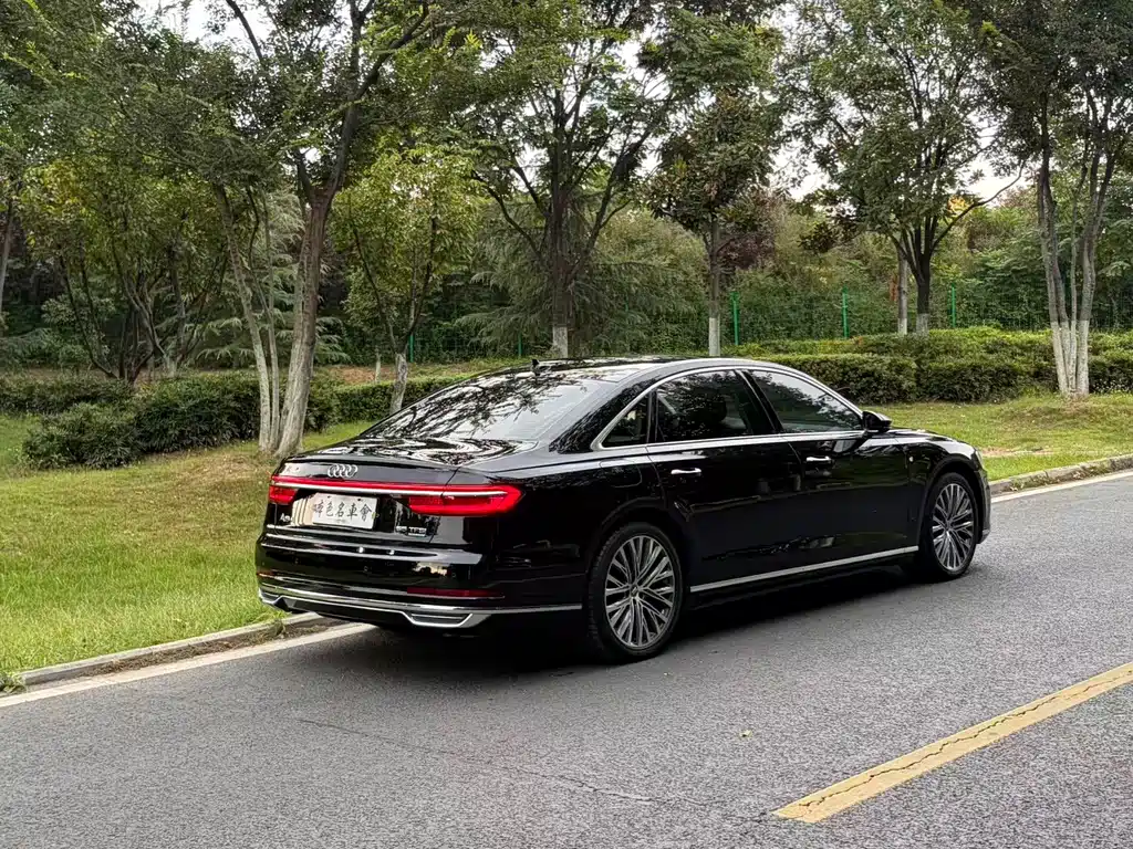 Audi A8 — миниатюра 5