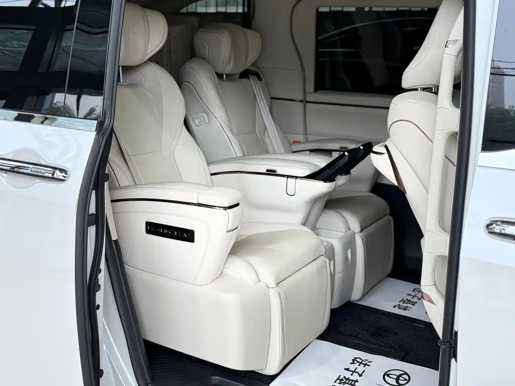 Lexus LM — миниатюра 14