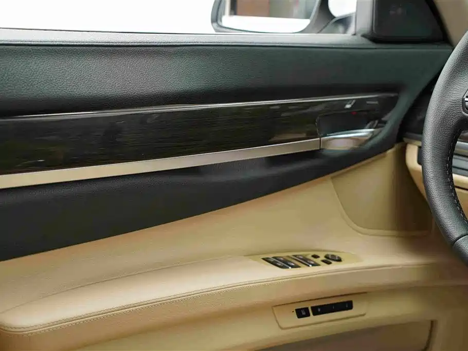 BMW 7 Series — миниатюра 35