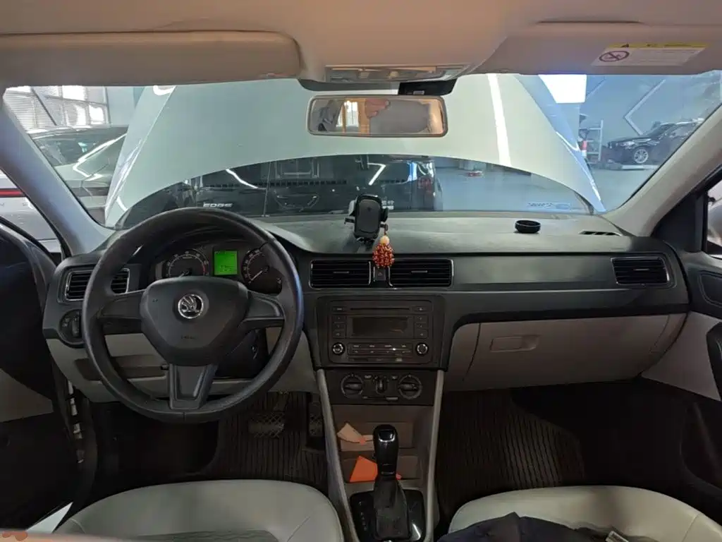 Skoda Rapid — миниатюра 10