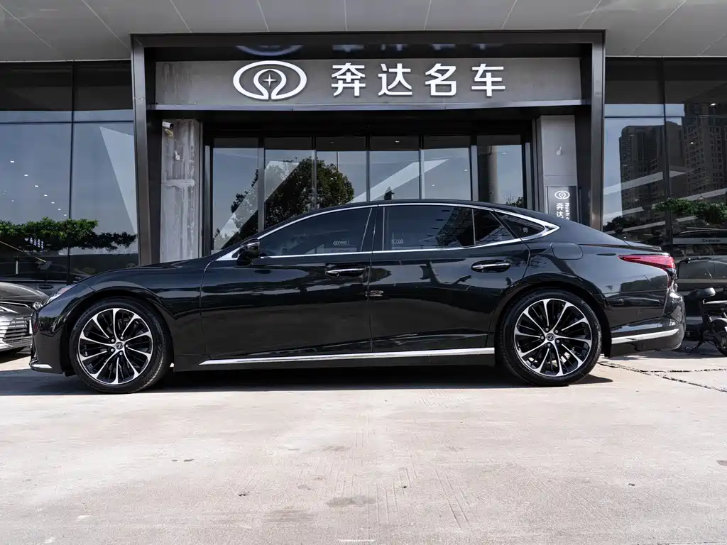 Lexus LS — миниатюра 4