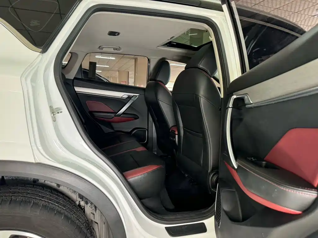 Geely Binyue — миниатюра 13