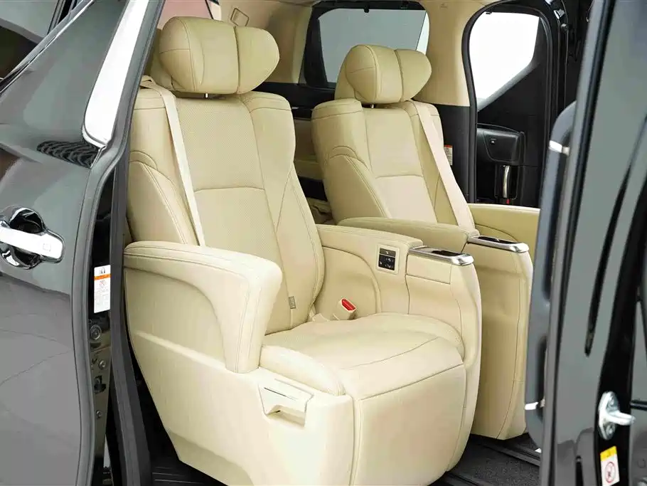 Toyota Alphard — миниатюра 22