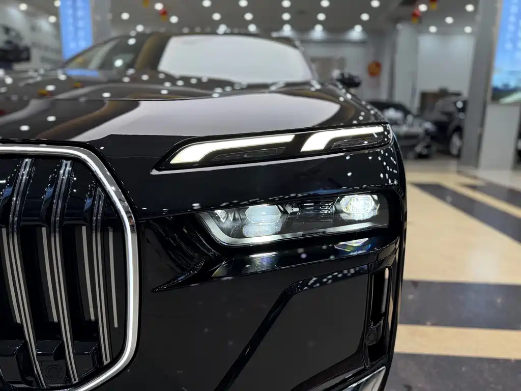 BMW 7 Series — миниатюра 21