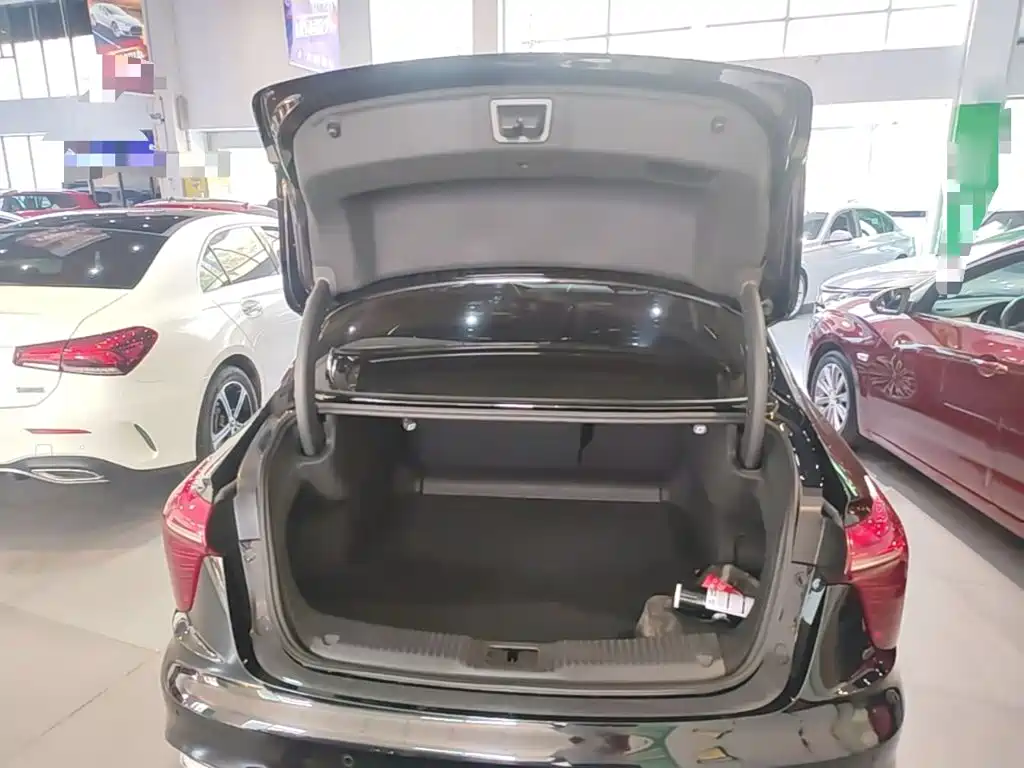 Hongqi Hongqi H5 — миниатюра 19