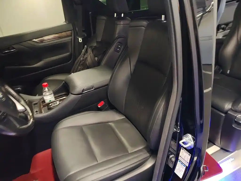 Toyota Alphard — миниатюра 20