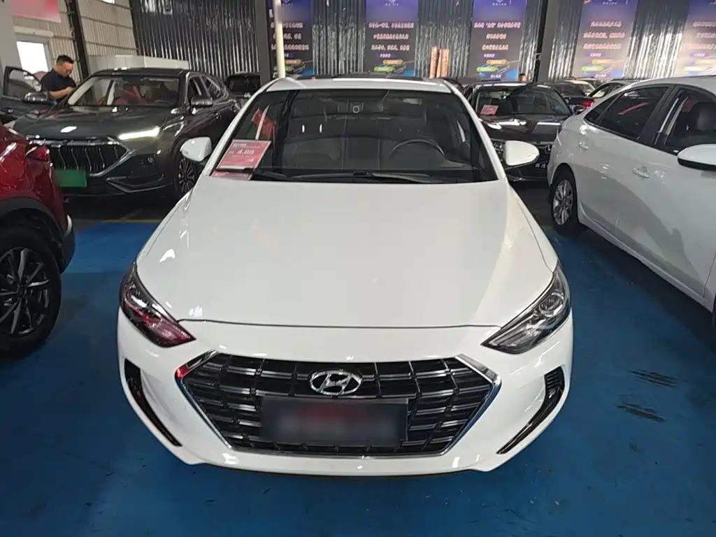 Hyundai Elantra — миниатюра 3