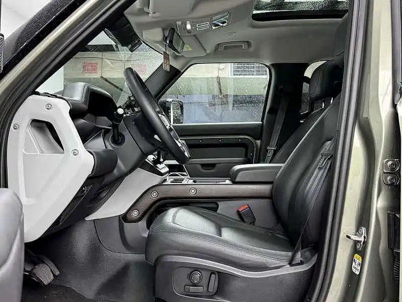 Land Rover Defender — миниатюра 8