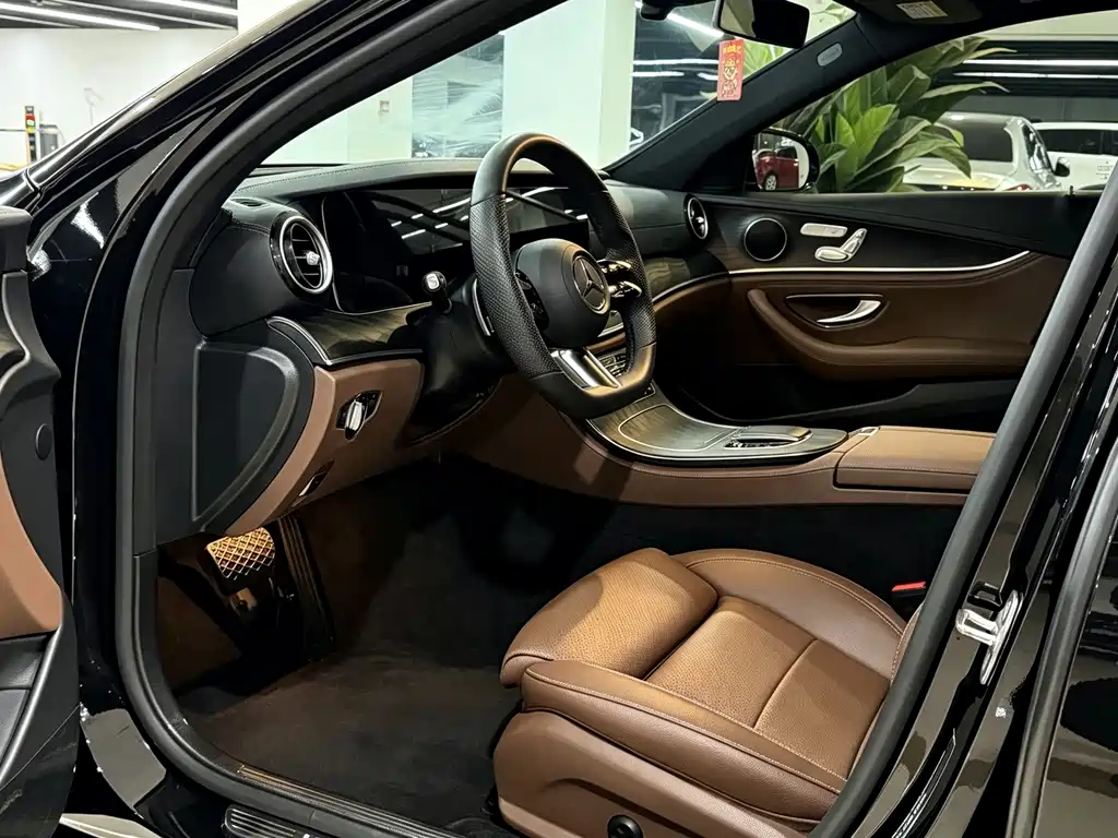 Mercedes-Benz E-Class — миниатюра 4