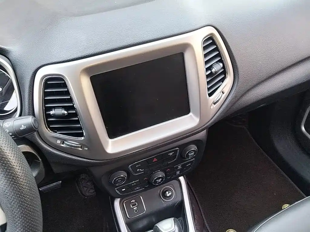 Jeep Compass — миниатюра 13