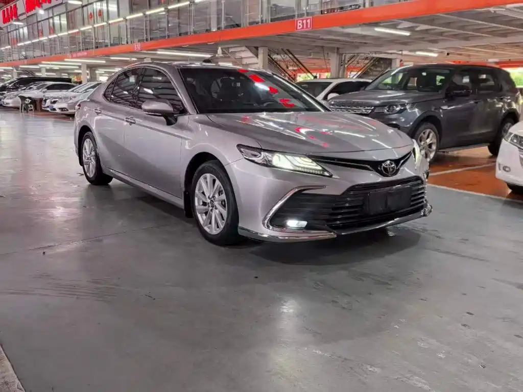 Toyota Camry — миниатюра 3