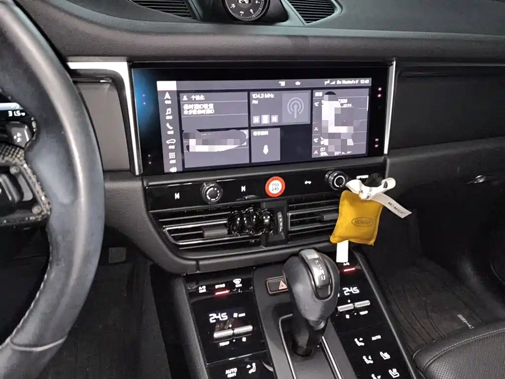 Porsche Macan — миниатюра 14