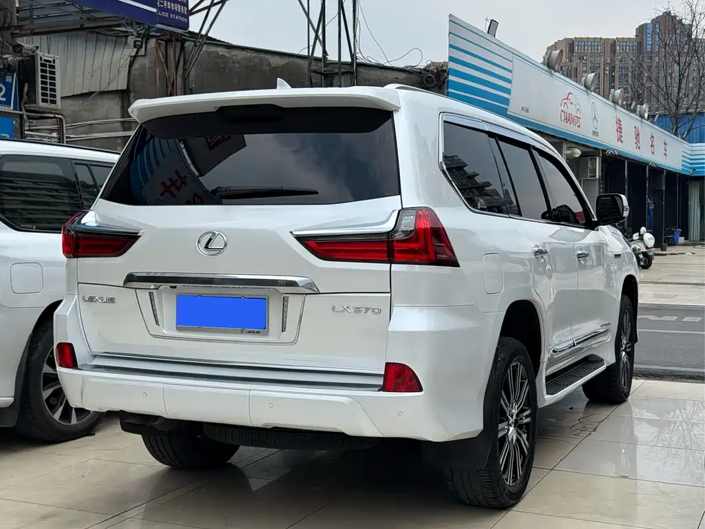 LEXUS LX